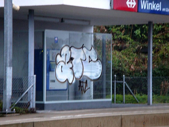 ATC graffiti s-bahn station winkel am zrichsee bei erlenbach