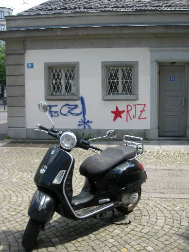 FCZ FC Zürich graffiti  tag. RJZ Revolutionäre Jugend Zürich graffiti tag. Kreuzplatz Zürich