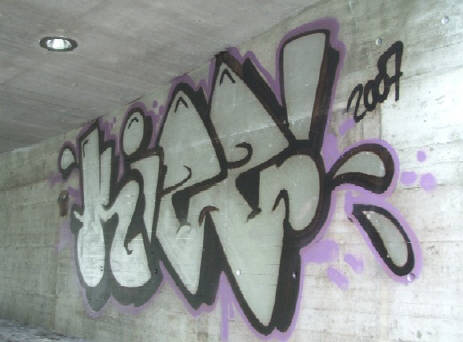 KISS graffiti gessnerbrücke zürich anfang juni 2007