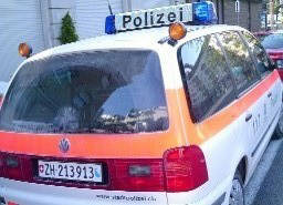 police car zurich switzerland municipal city police. polizeiauto stadtpolizei zürich. tramhaltestelle stauffacher bei starbucks coffee zürich