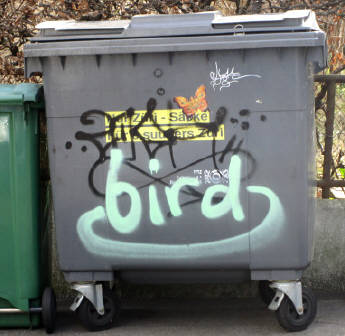 BIRD graffiti trashcan zürich