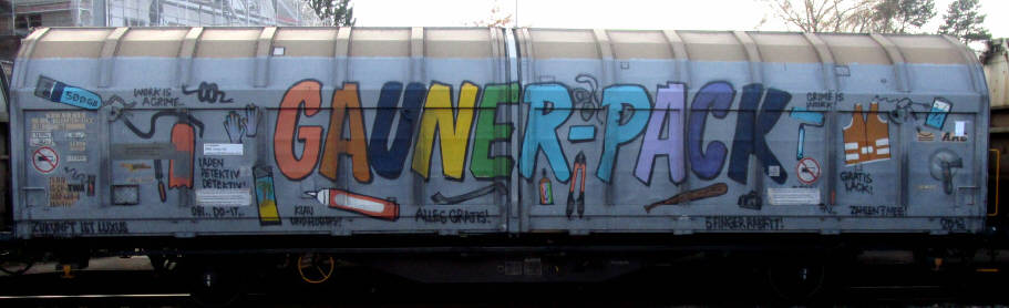 ZUKUNFT IST LUXUS GAUNERPACK SBB-Güterwagen Graffiti Zürich