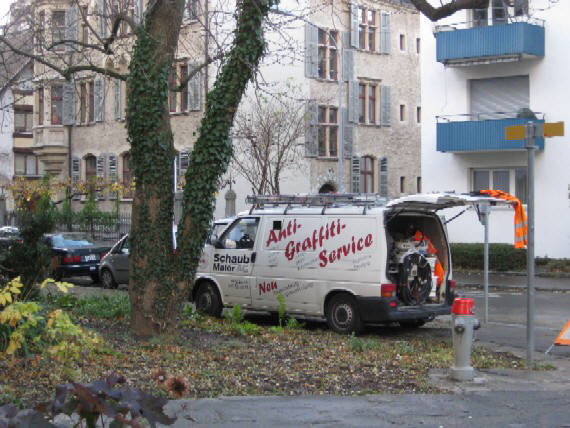 anti-graffiti-service im einsatz beim gottfried-keller-schulhaus in hottingen,26. november 2009
